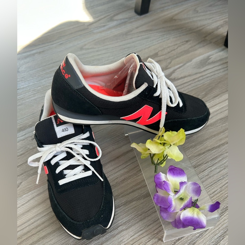 ✨New Balance Black Sneakers with Hot Pink 'N' Accent - Picture 9 of 11